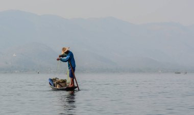 Inle Gölü'nde balık yakalamak, Myanmar