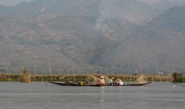 Inle Gölü'nde balık yakalamak, Myanmar