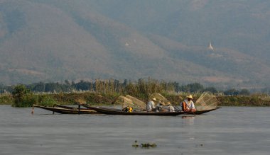 Inle Gölü'nde balık yakalamak, Myanmar