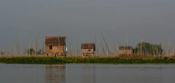 Floating houses on Inle Lake, Myanmar — Stock Photo, Image