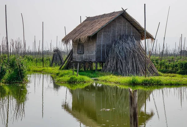 Casas flutuantes em Inle Lake, Myanmar — Fotografia de Stock