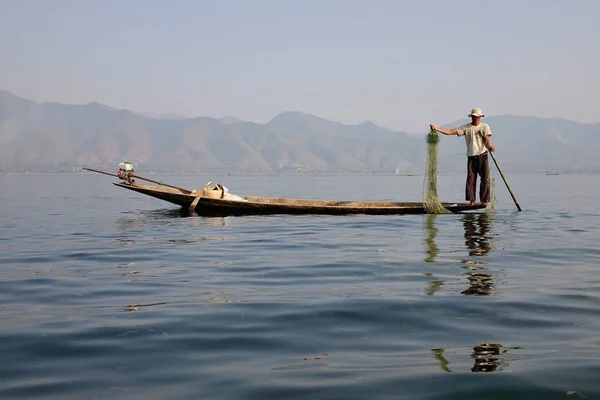 Captura de peixes no lago Inle, Mianmar — Fotografia de Stock