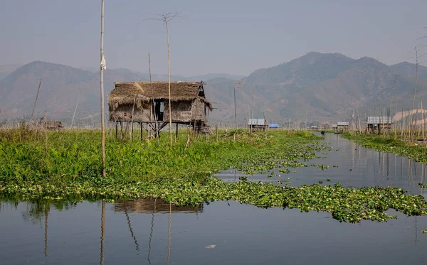 Casas flutuantes em Inle Lake, Myanmar — Fotografia de Stock