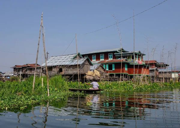 Plovoucí domy na Inle Lake, Myanmaru — Stock fotografie