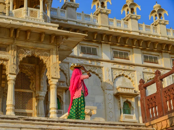 Young Female Tourist Posing Asian Cityscape — Stock Photo, Image