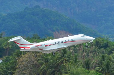 Langkawi, Malezya - 29. Bombardier Bd-100-1a10 Challenger 350 (özel uçak) Langkawi Havaalanı'ndan kalkış (Lgk)).