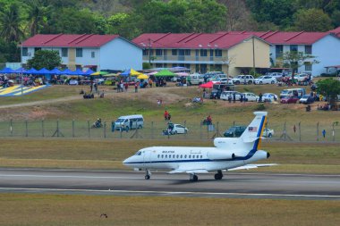 Langkawi, Malezya - 29. Dassault Falcon 900 M37-01 Malezya Kraliyet Hava Kuvvetleri Langkawi Havaalanı pistinde taksi (Lgk).