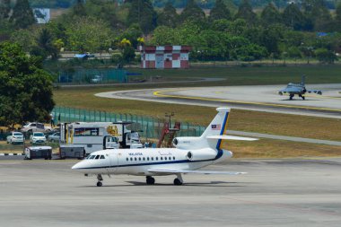 Langkawi, Malezya - 29. Dassault Falcon 900 M37-01 Malezya Kraliyet Hava Kuvvetleri Langkawi Havaalanı pistinde taksi (Lgk).