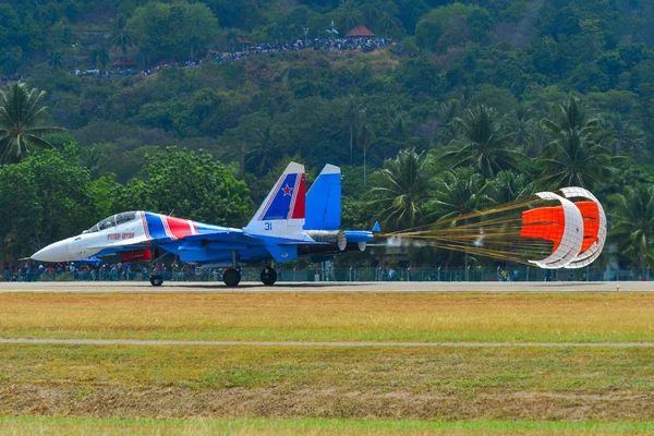 兰卡威 马来西亚 2019年3月29日 俄罗斯骑士特技表演队的苏 30Sm战斗机降落在兰卡威机场 Lgk — 图库照片