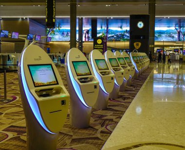 Singapur - Mar 28, 2019. Changi Havaalanı Terminal 4'teki Self Servis Check-in Kioskları (Sin). Terminal 4 resmen Ekim 2017'de açıldı.