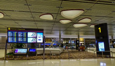 Singapur - Mar 28, 2019. Changi Havaalanı 'nda Terminal 4'ün (Sin) iç kısmı. Terminal 4 resmen Ekim 2017'de açıldı.