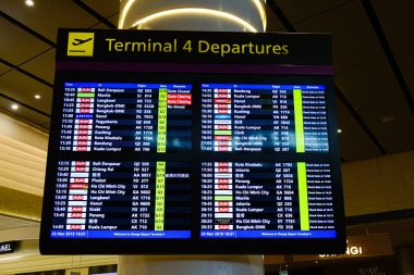 Saygon, Vietnam - 28 Mar 2019. Saygon, Vietnam'daki Tan Son Nhat Havaalanı Kalkış Kurulu. Tan Son Nhat Vietnam'ın en işlek uluslararası havaalanıdır.