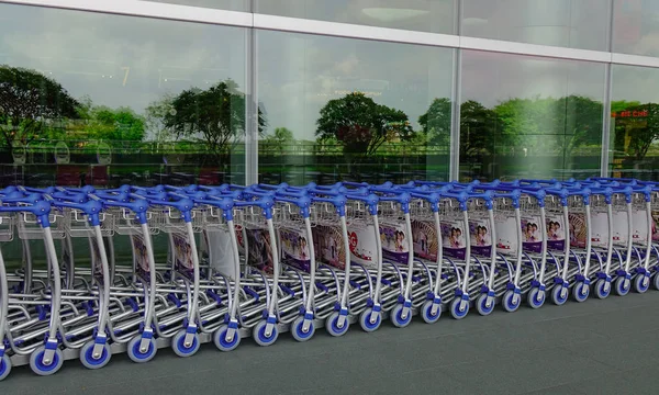 Singapore Mar 2019 Parcheggio Carrello Dell Aeroporto Con Carrelli Vuoti — Foto Stock