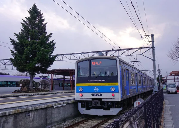 Кавагутико Япония Апреля 2019 Года Местный Поезд Останавливается Станции Кавагутико — стоковое фото