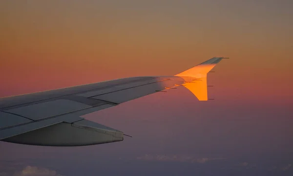 Ala do avião de passageiros — Fotografia de Stock