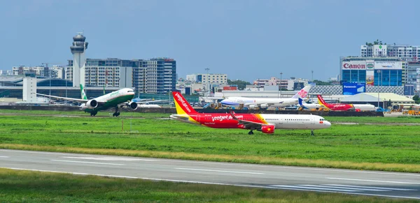 Saigon Vietnam Jun 2019 Passenger Airplanes Taxiing Runway Tan Son — Stock Photo, Image