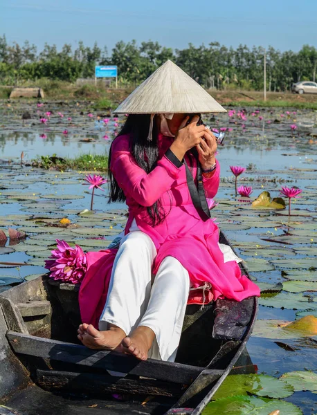 Asian Woman Traditional Dress Dai Sitting Wooden Boat Waterlily Pond — Stock Photo, Image