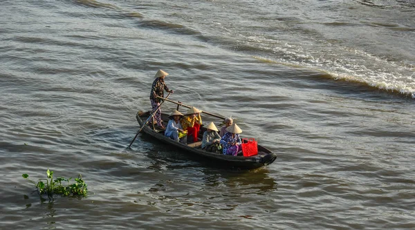 Soc Trang Vietnam Feb 2016 Barco Remos Para Mujeres Río — Foto de Stock