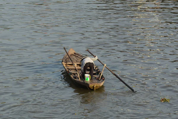 Soc Trang Vietnam Feb 2016 Woman Rowing Boat Mekong River — Stock Photo, Image