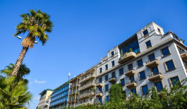 Atina, Yunanistan - 11 Ekim 2018. Atina, Yunanistan'ın aşağısındaki apartman. Atina güneydoğu Avrupa'nın en büyük ekonomik merkezlerinden biri.