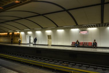 Atina, Yunanistan - 10 Ekim 2018. Atina, Yunanistan'da metro istasyonu. Atina'daki metro dünyanın en eski ikinci yeraltı sistemidir..