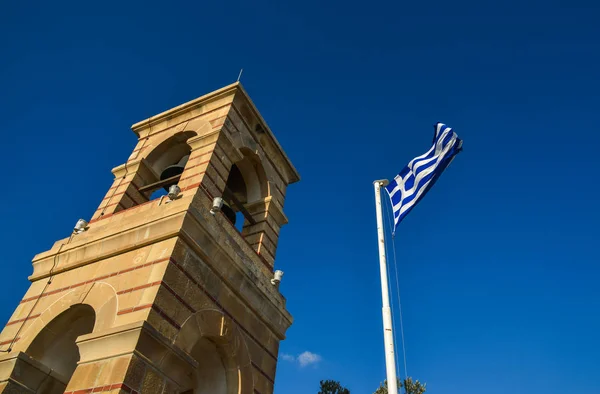 Bandiera Greca Con Campanile Dell Antico Forte Atene Grecia — Foto Stock