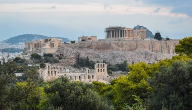 Atina'nın ünlü Antik Akropolis Tepesi. Akropolis büyük mimariler, en ünlü partenon varlık içerir.