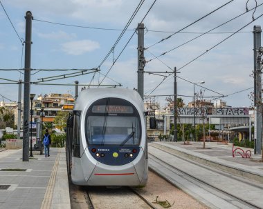 Atina, Yunanistan - 11 Ekim 2018. Atina, Yunanistan'da şehir demiryolu. Atina küresel bir şehir ve Güneydoğu Avrupa'nın en büyük ekonomik merkezlerinden biridir.