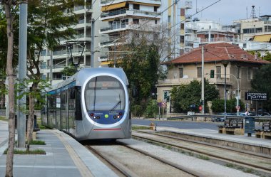Atina, Yunanistan - 11 Ekim 2018. Atina, Yunanistan'da şehir demiryolu. Atina küresel bir şehir ve Güneydoğu Avrupa'nın en büyük ekonomik merkezlerinden biridir.