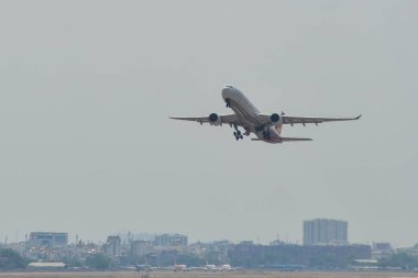 Saygon, Vietnam - 25 Şubat 2019. Hl7754 Asiana Airlines Airbus A330-300 Kalkış Tan Son Nhat Havaalanı (Sgn) Saygon, Vietnam.
