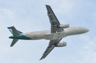 Phuket, Tayland - 25 Nisan 2018. 9v-Slg Silkair Airbus A320, Phuket Uluslararası Havaalanı'ndan havalandı (Hkt).