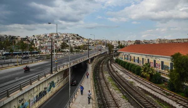 Atina, Yunanistan - 11 Ekim 2018. Atina Caddesi, Yunanistan. Atina küresel bir şehir ve Güneydoğu Avrupa'nın en büyük ekonomik merkezlerinden biridir.