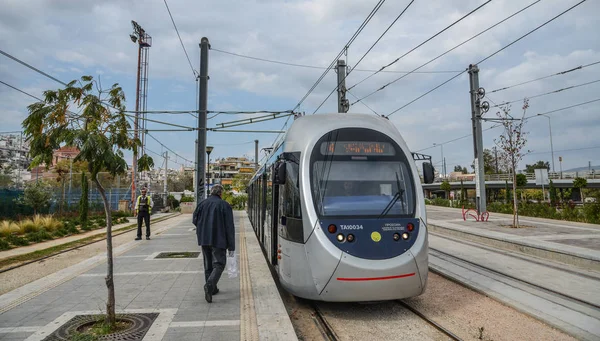 Atina, Yunanistan - 11 Ekim 2018. Atina, Yunanistan'da şehir demiryolu. Atina küresel bir şehir ve Güneydoğu Avrupa'nın en büyük ekonomik merkezlerinden biridir.