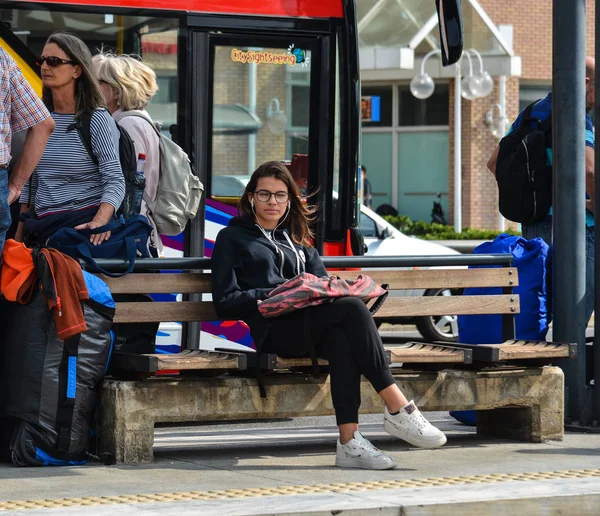 Atenas Grecia Octubre 2018 Gente Esperando Autobús Atenas Grecia Atenas — Foto de Stock