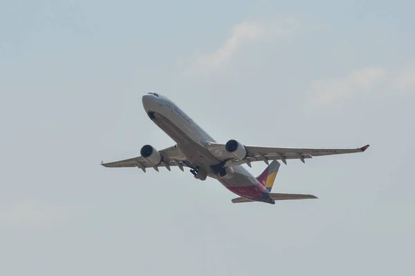 Saigón Vietnam Febrero 2019 Hl7754 Asiana Airlines Airbus A330 300 — Foto de Stock