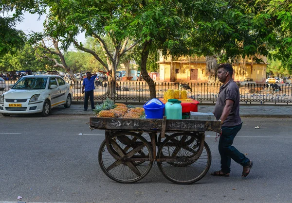 Ένας πωλητής στο δρόμο στο Τζαϊπούρ, Ινδία — Φωτογραφία Αρχείου
