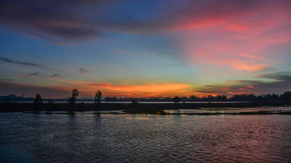 Ηλιοβασίλεμα στον ποταμό Μεκόνγκ στο Τζιάνγκ, Βιετνάμ — Φωτογραφία Αρχείου