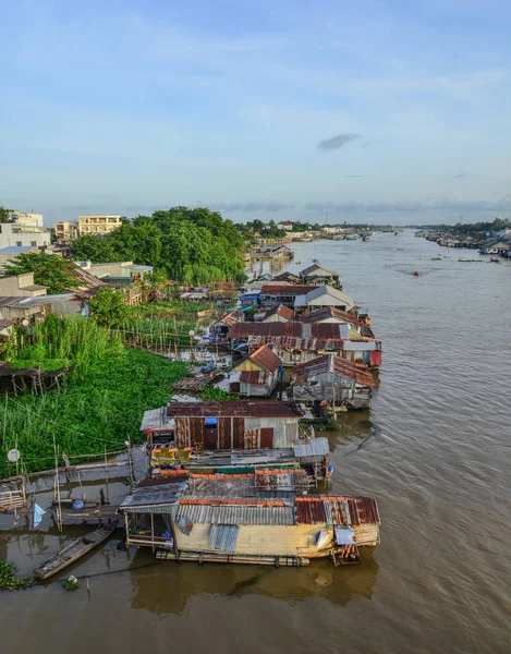 Mekong River with floating village — Stock Photo, Image