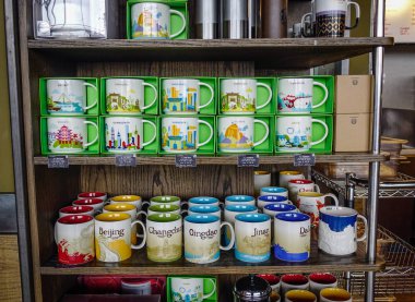 Starbucks coffee shop sergilenen ürünler