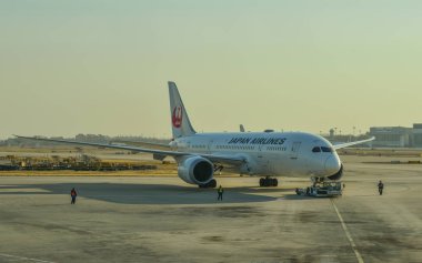 Havaalanında yerleştirme yolcu uçak 