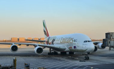 Havaalanında yerleştirme yolcu uçak 