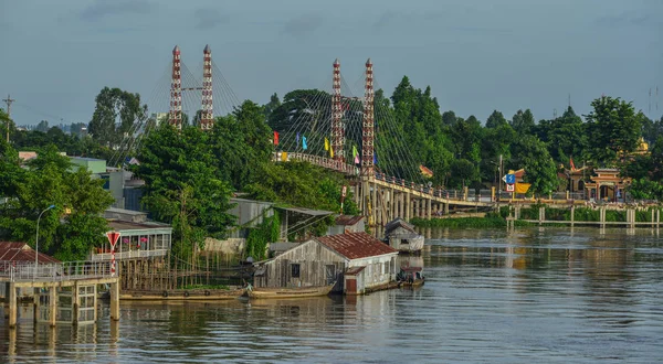 Río Mekong con pueblo flotante — Foto de Stock