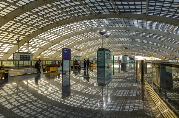Σύγχρονος σιδηροδρομικός σταθμός στο Πεκίνο, Κίνα — Φωτογραφία Αρχείου