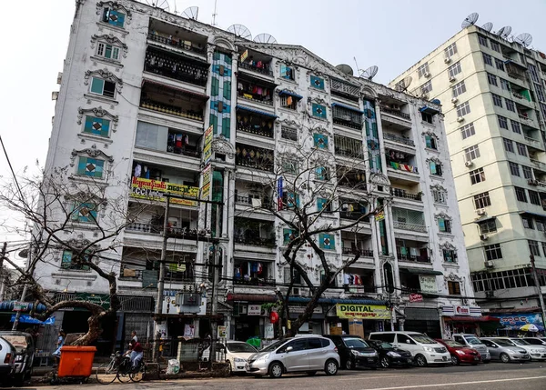 Edifícios antigos em Yangon, Myanmar — Fotografia de Stock