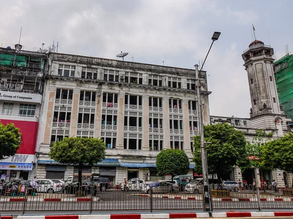 Edifícios antigos em Yangon, Myanmar — Fotografia de Stock