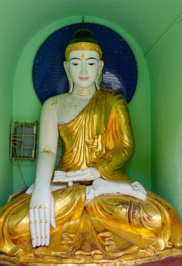 Shwedagon Pagoda'nın Buda heykeli