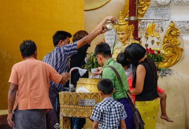 Shwedagon pagoda in Yangon, Myanmar 