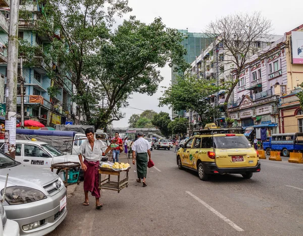 Calle de Yangon, Myanmar —  Fotos de Stock