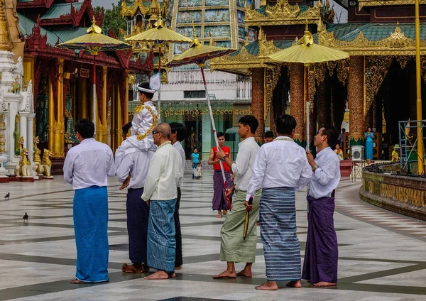 Shinbyu Ceremony at Shwedagon Pagoda — Stock Photo, Image