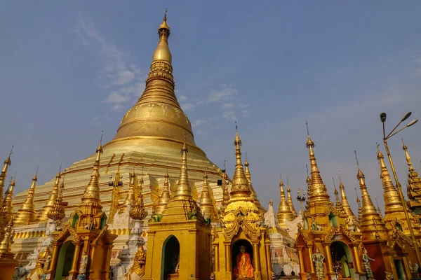 Shwedagon pagoda in Rangoon / Yangon — Foto Stock